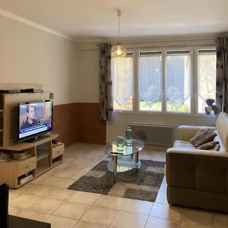 Au Calme Dans Village Holiday home Montferrat (Var)
