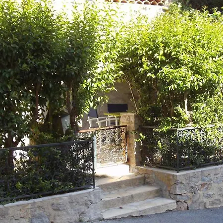 Holiday home Au Calme Dans Village Montferrat (Var)